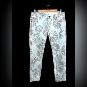 Cabi Tropical Leaf Print Skinny Jeans – Light Blue Gray Monstera Pattern, Size 4